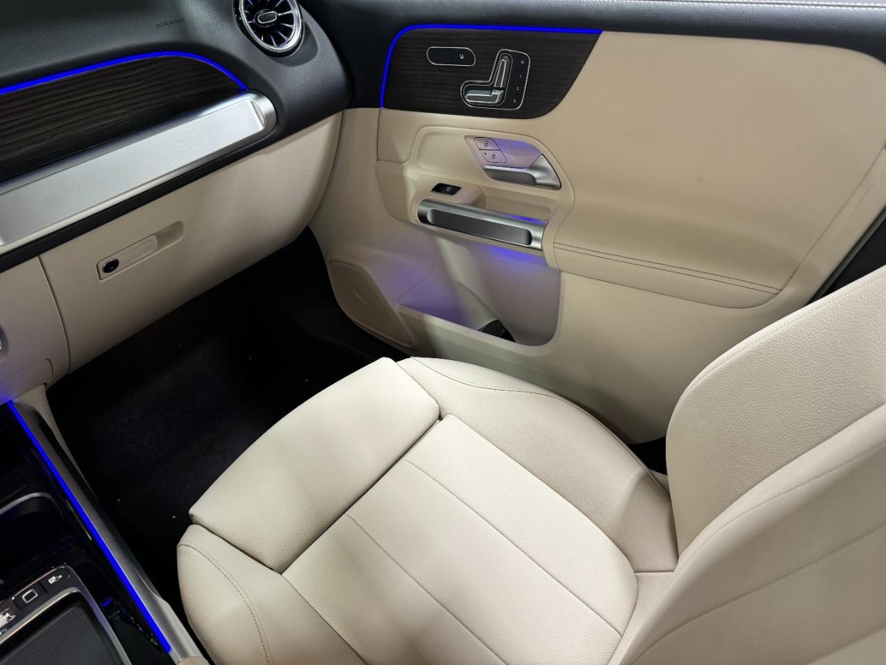 Mercedes-Benz GLB Vehicle Full-screen Gallery Image 17