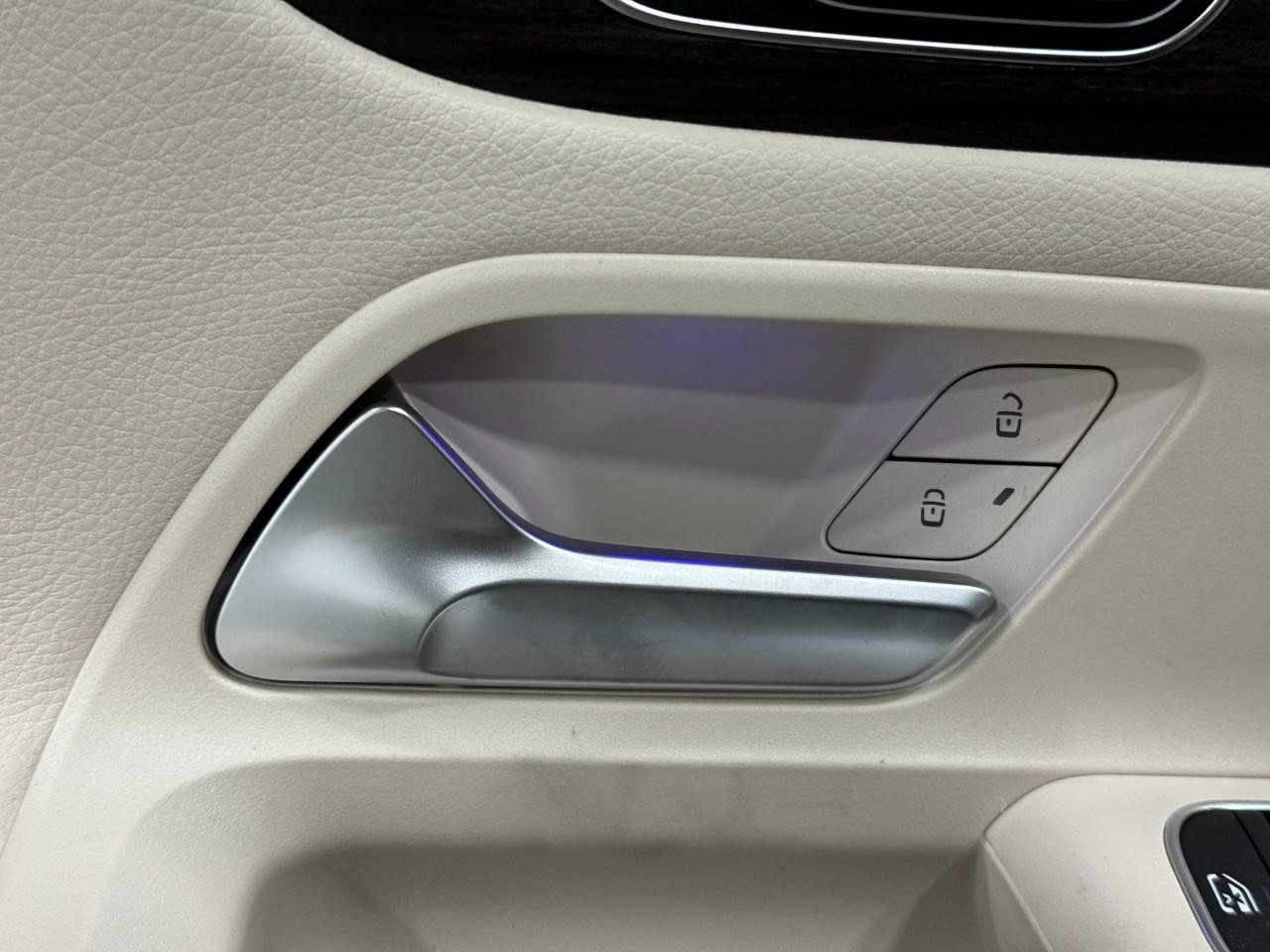 Mercedes-Benz GLB Vehicle Full-screen Gallery Image 25