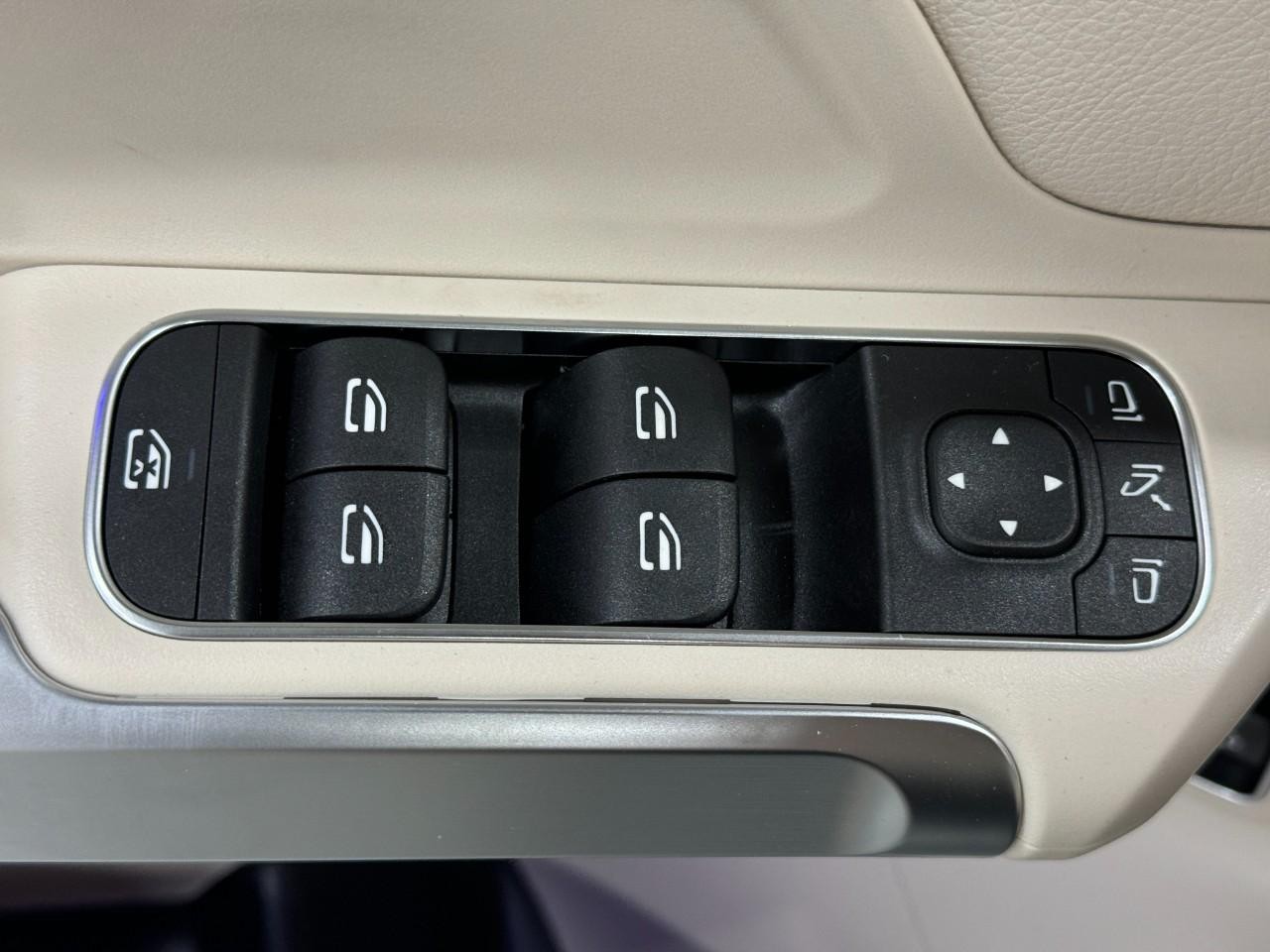 Mercedes-Benz GLB Vehicle Full-screen Gallery Image 26