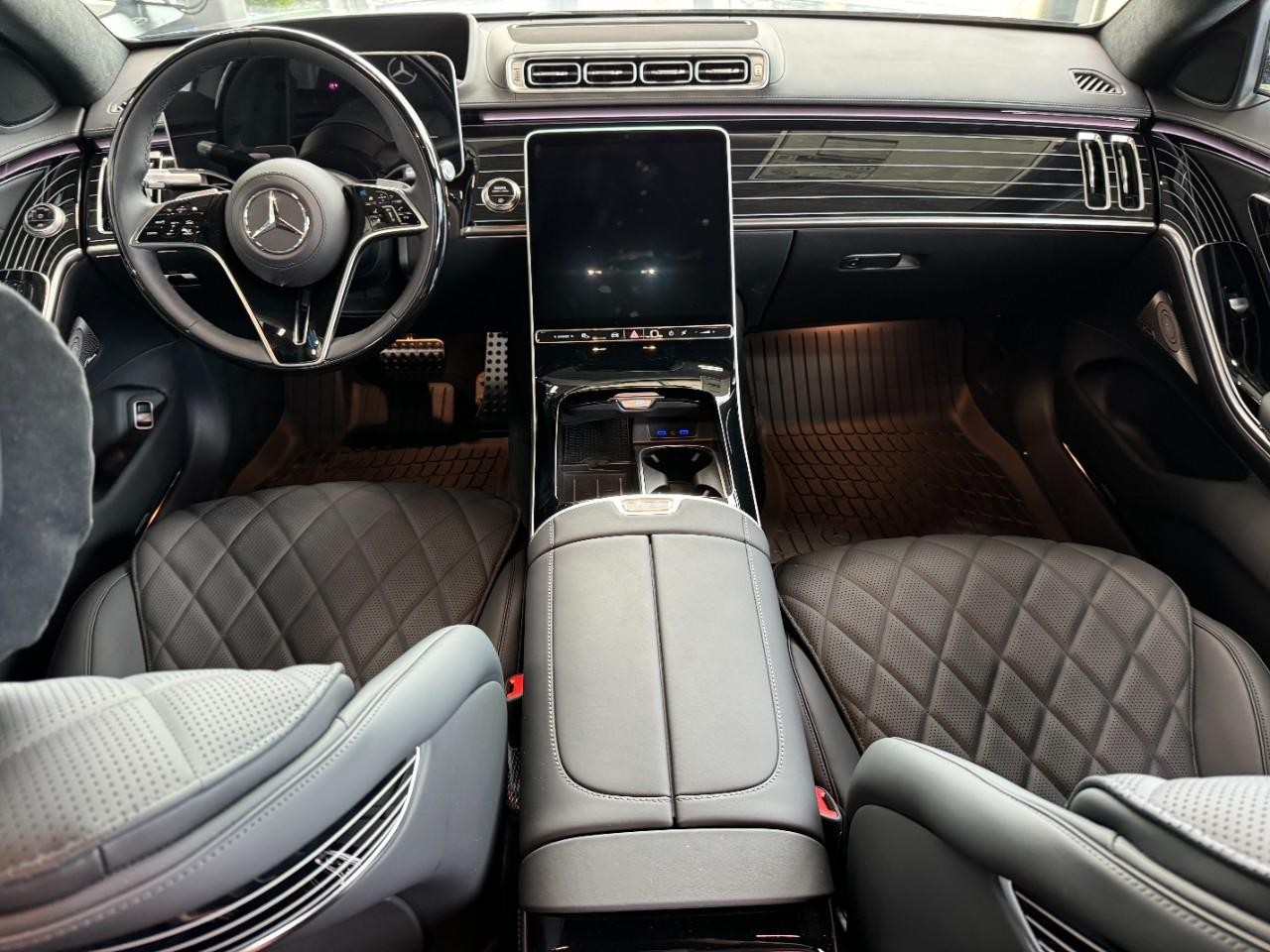 Mercedes-Benz S-Class Vehicle Full-screen Gallery Image 12