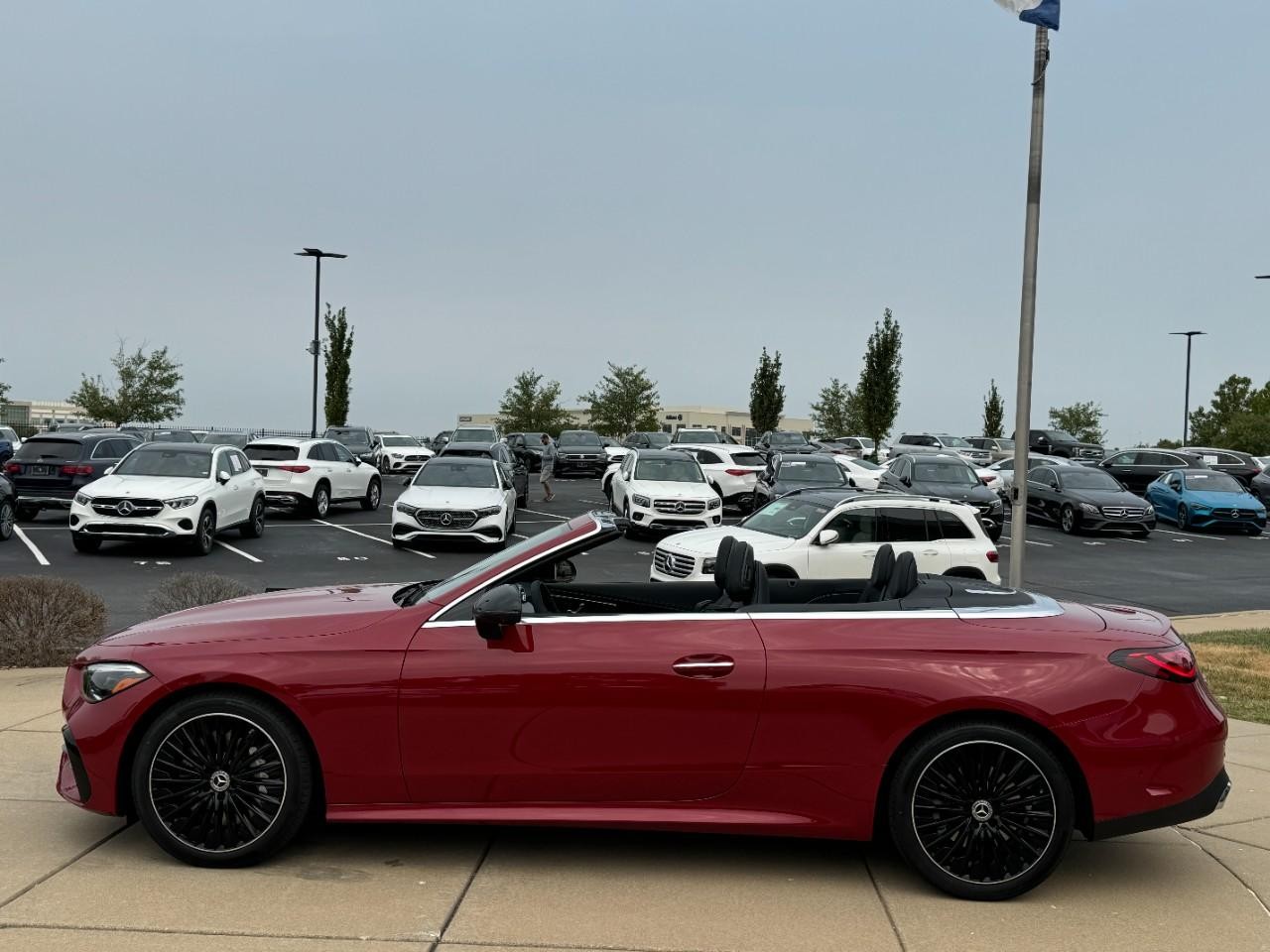 Mercedes-Benz CLE Vehicle Full-screen Gallery Image 2