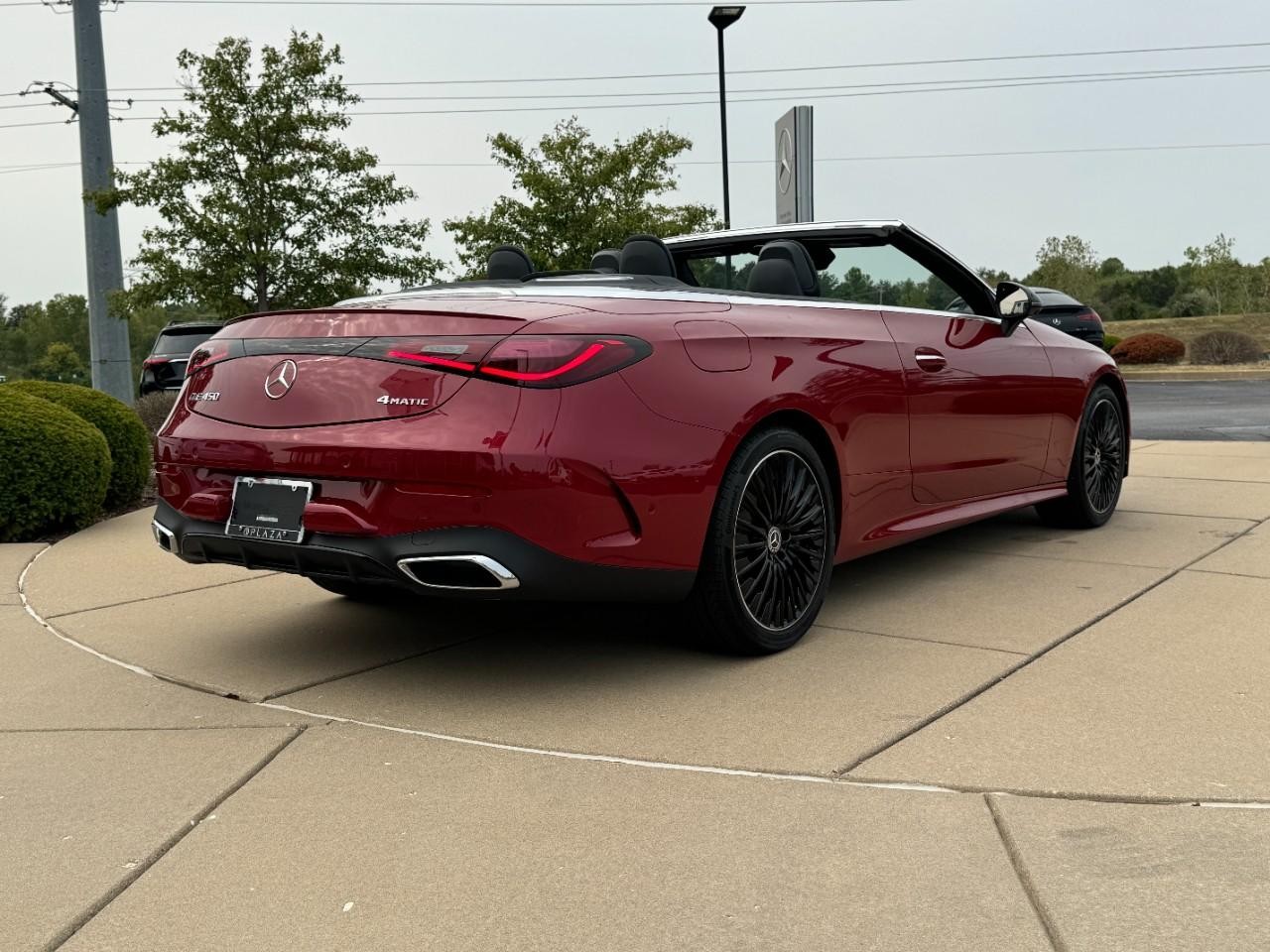 Mercedes-Benz CLE Vehicle Full-screen Gallery Image 4