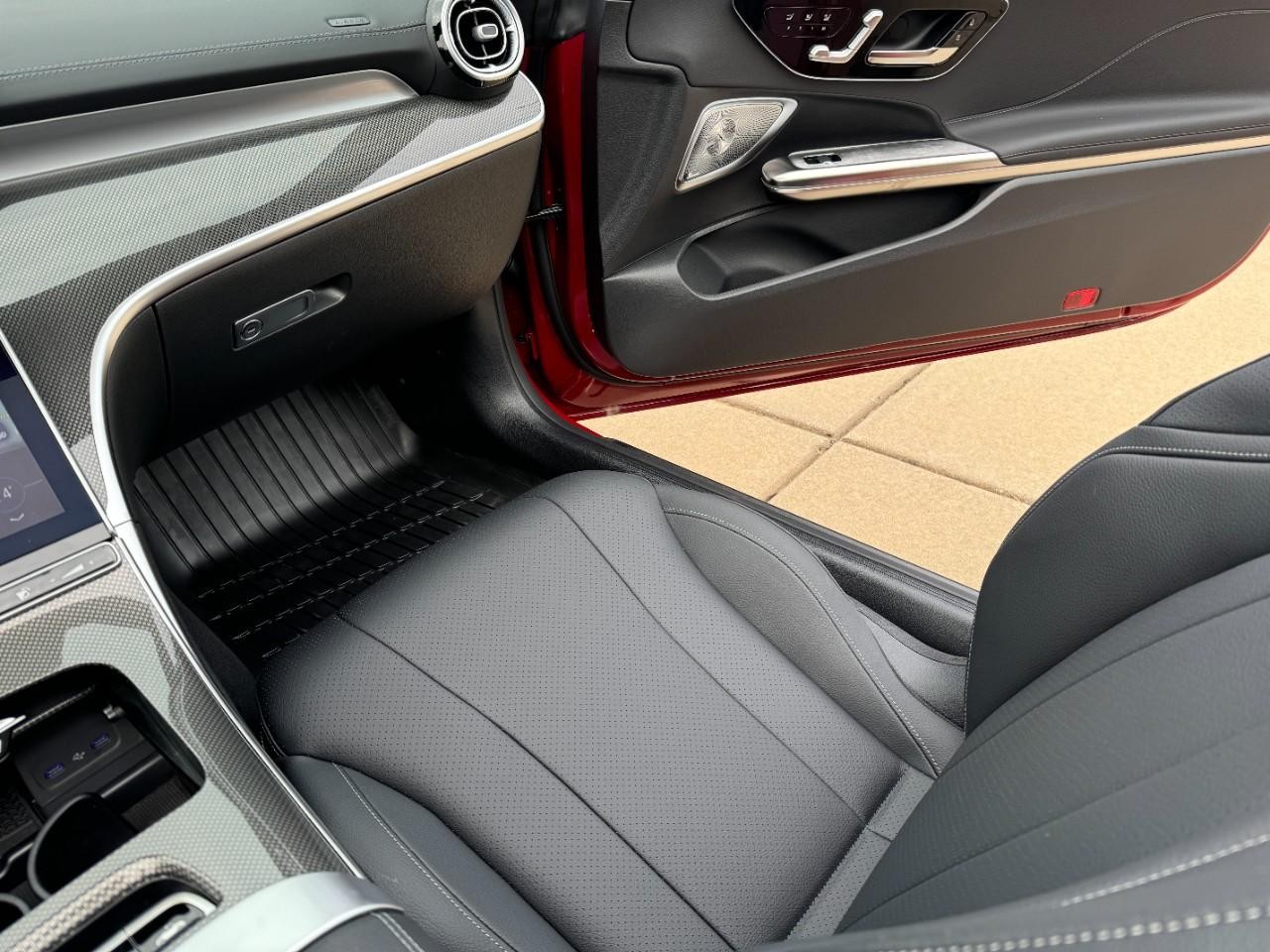 Mercedes-Benz CLE Vehicle Full-screen Gallery Image 15