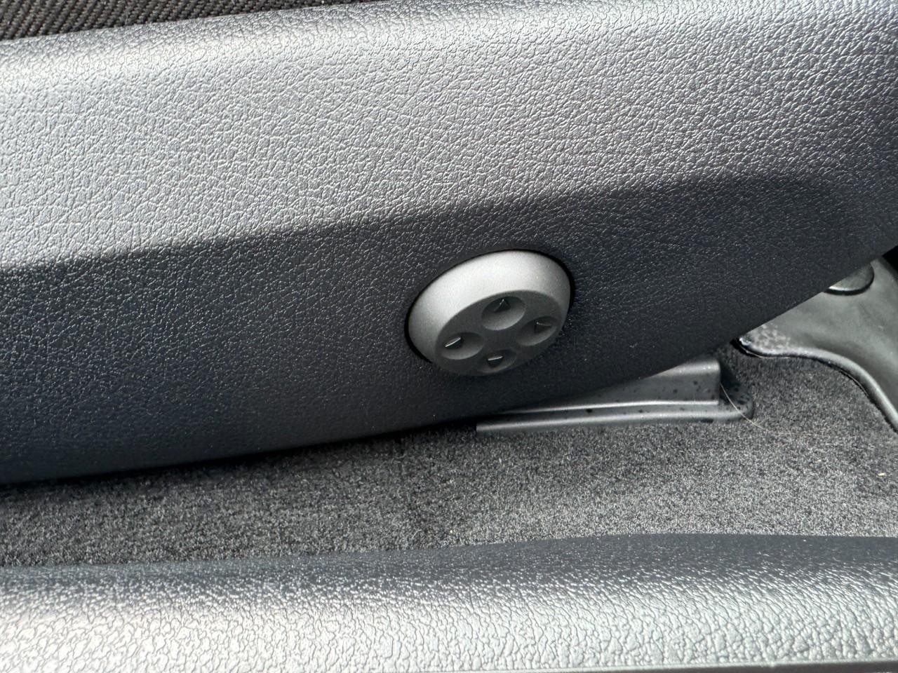 Mercedes-Benz CLE Vehicle Full-screen Gallery Image 18