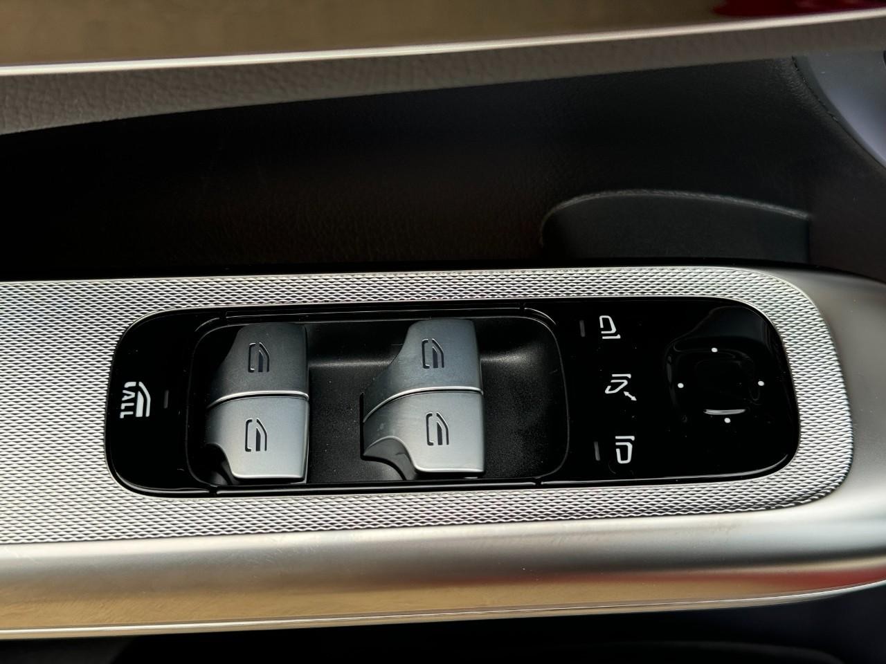 Mercedes-Benz CLE Vehicle Full-screen Gallery Image 24