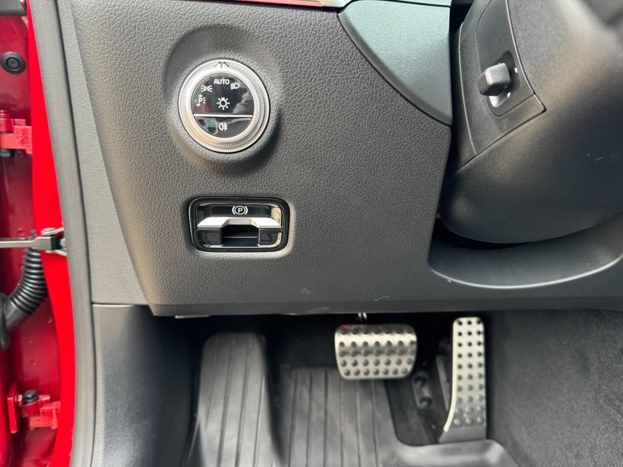 Mercedes-Benz CLE Vehicle Full-screen Gallery Image 30