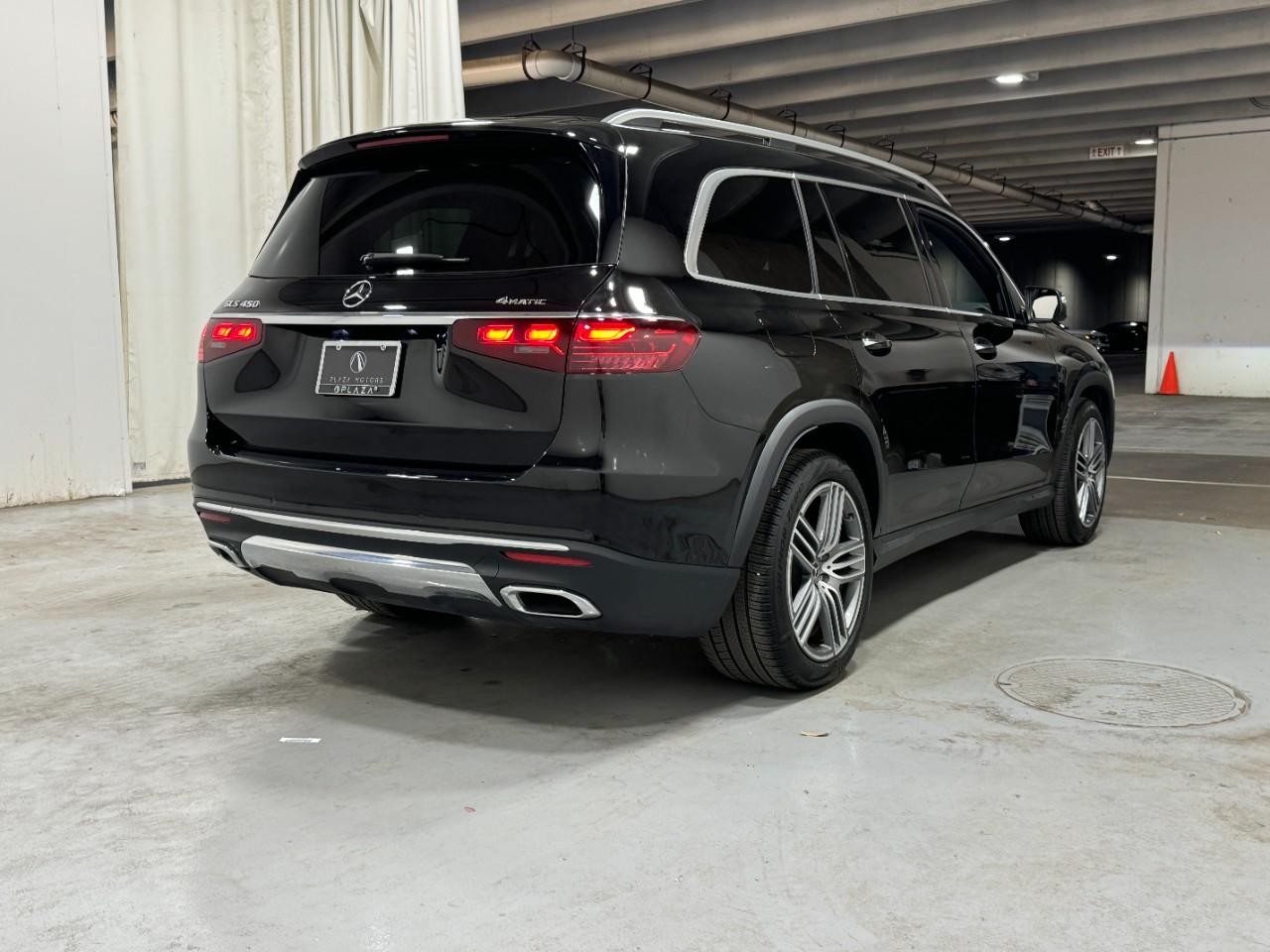 Mercedes-Benz GLS Vehicle Full-screen Gallery Image 4