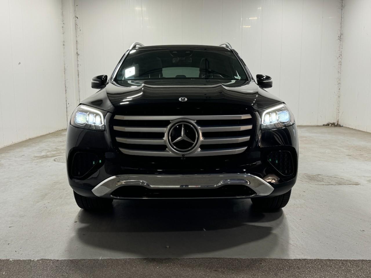 Mercedes-Benz GLS Vehicle Full-screen Gallery Image 7