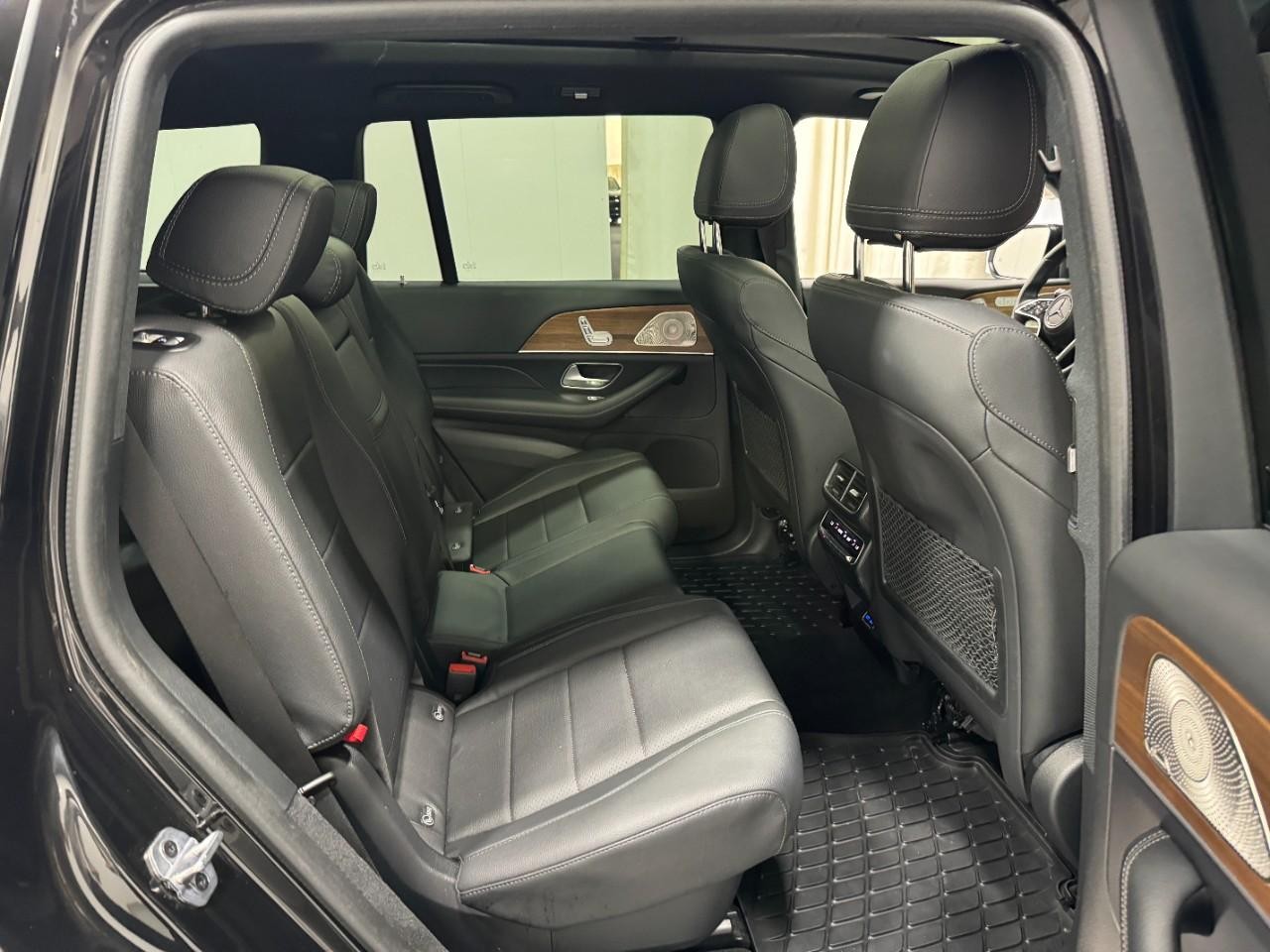 Mercedes-Benz GLS Vehicle Full-screen Gallery Image 12