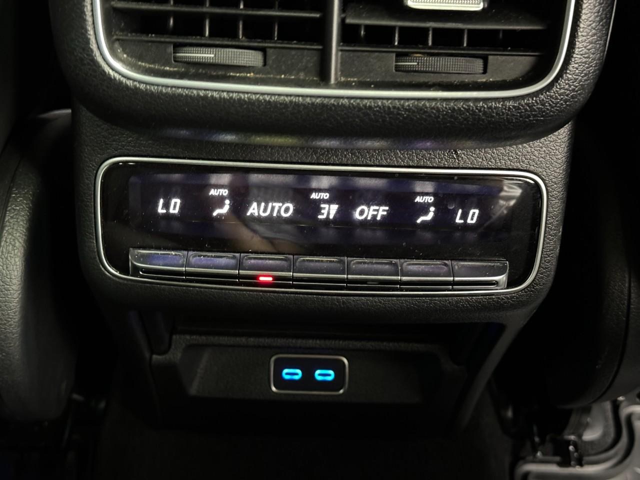 Mercedes-Benz GLS Vehicle Full-screen Gallery Image 13