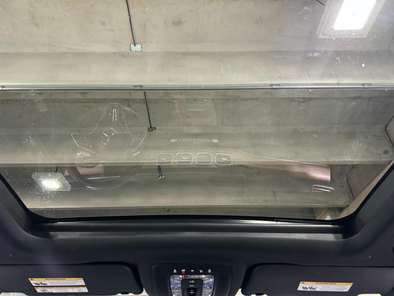 Mercedes-Benz GLS Vehicle Full-screen Gallery Image 14