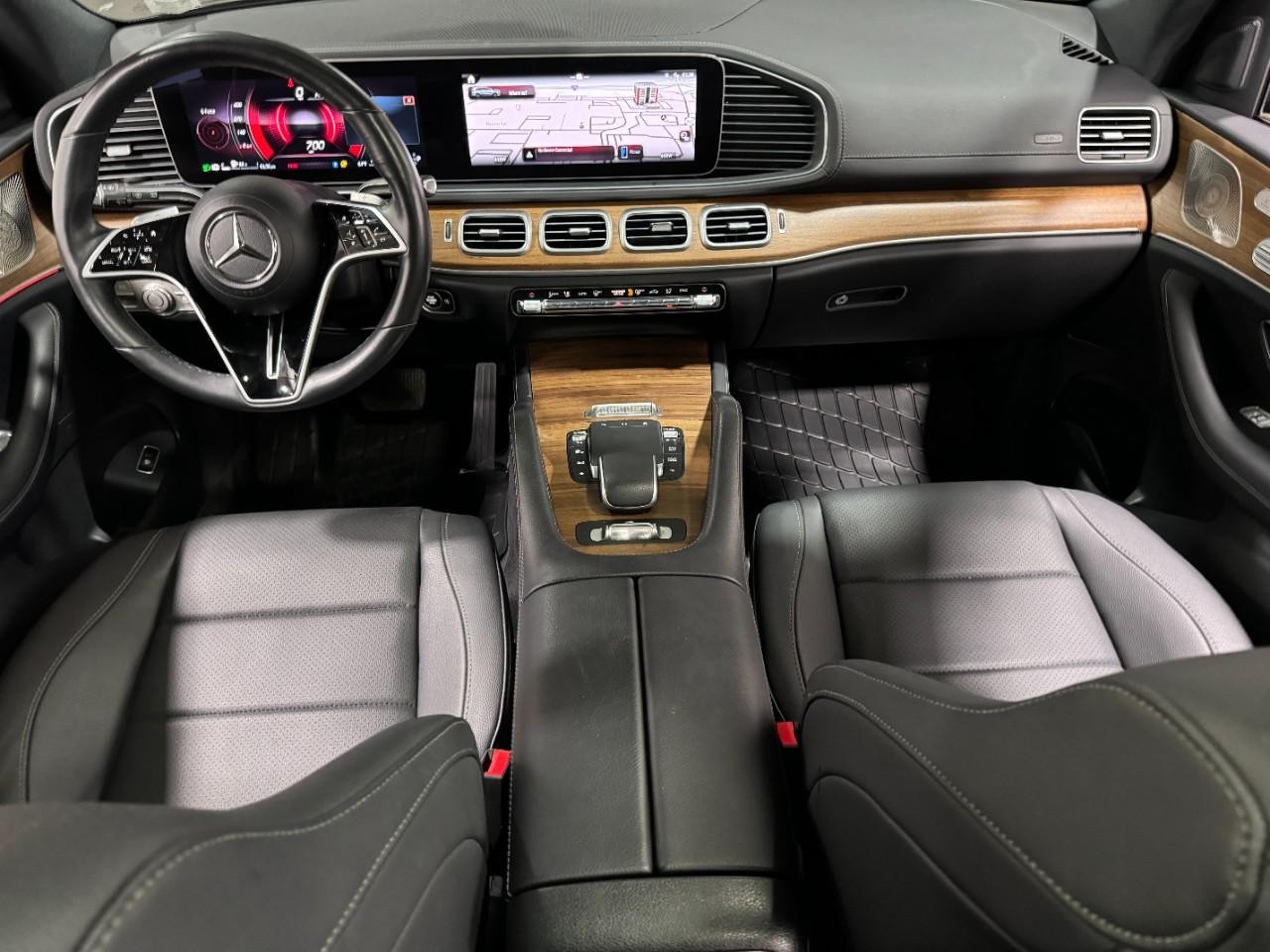 Mercedes-Benz GLS Vehicle Full-screen Gallery Image 15