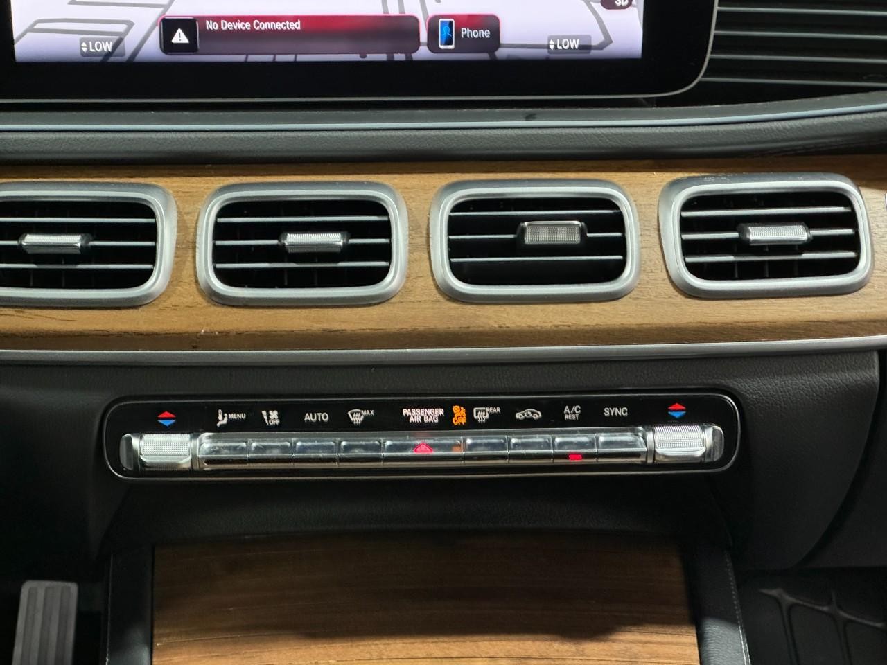 Mercedes-Benz GLS Vehicle Full-screen Gallery Image 18