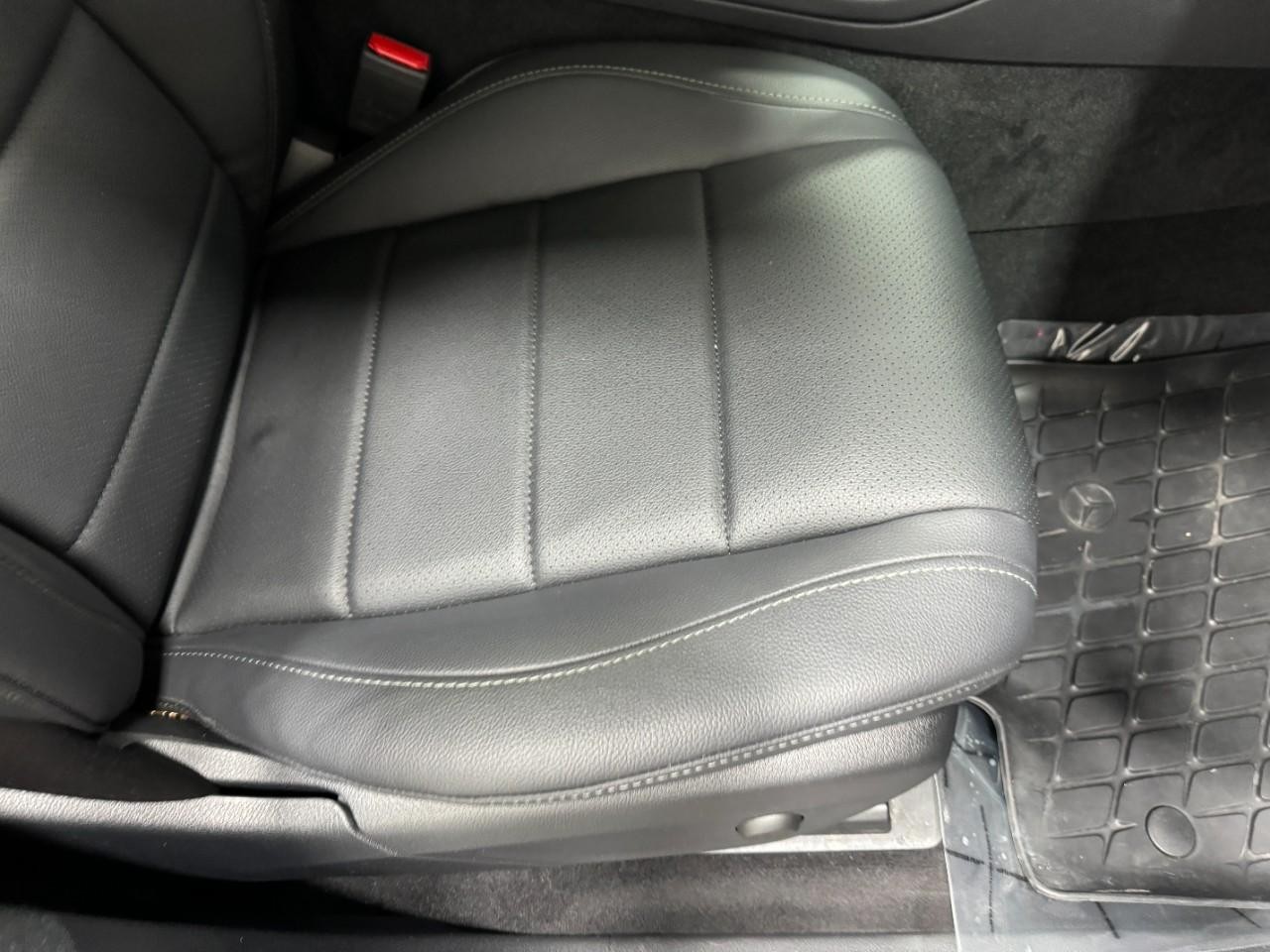 Mercedes-Benz GLS Vehicle Full-screen Gallery Image 22