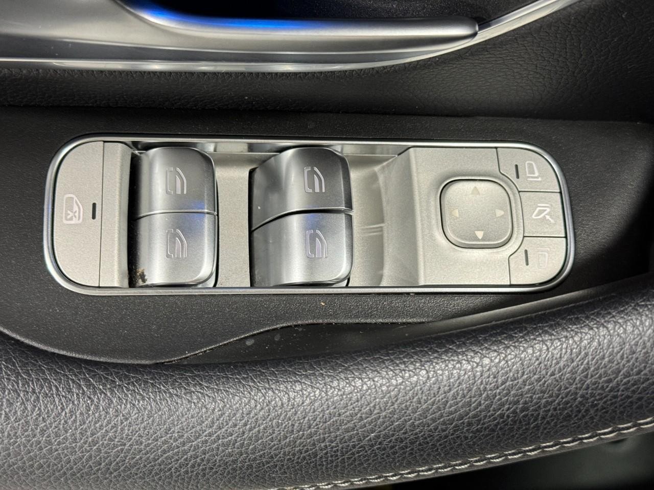 Mercedes-Benz GLS Vehicle Full-screen Gallery Image 30