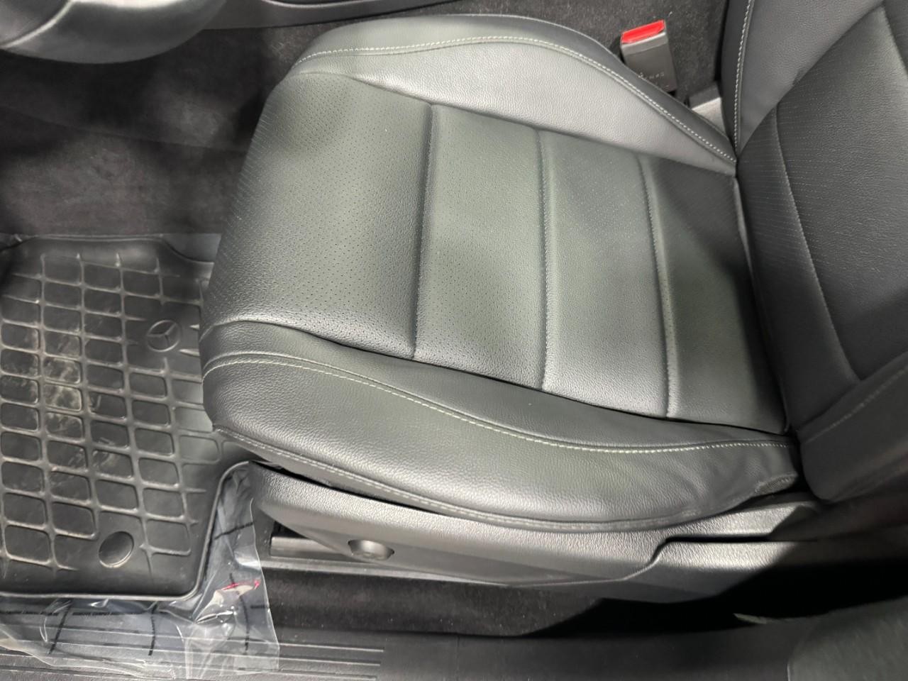 Mercedes-Benz GLS Vehicle Full-screen Gallery Image 33