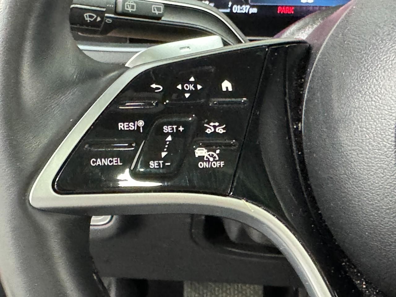 Mercedes-Benz GLS Vehicle Full-screen Gallery Image 36