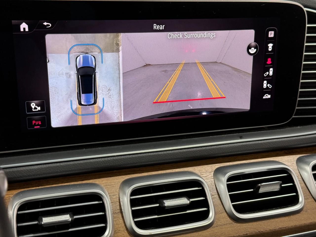 Mercedes-Benz GLS Vehicle Full-screen Gallery Image 40