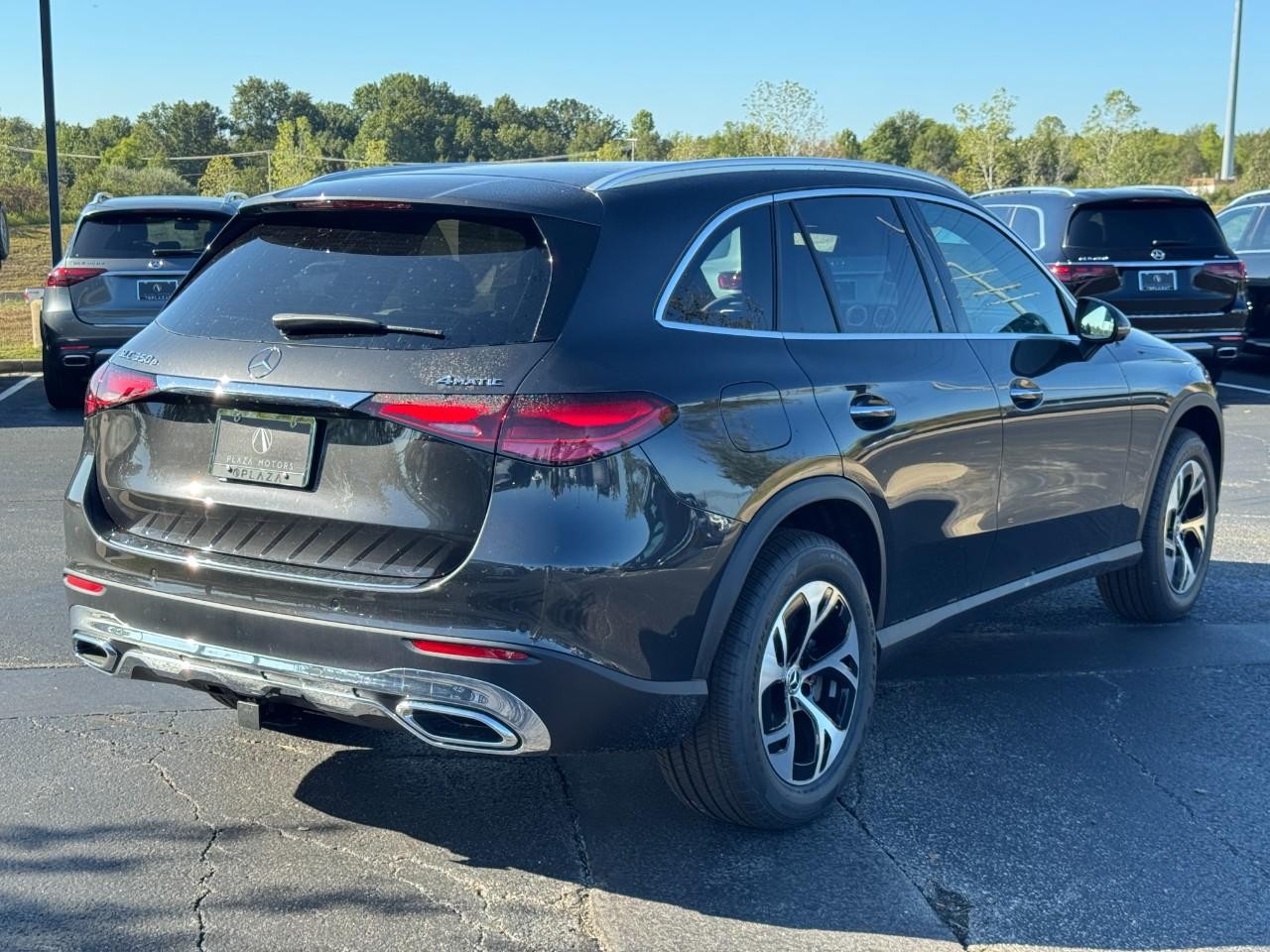 Mercedes-Benz GLC Vehicle Full-screen Gallery Image 5