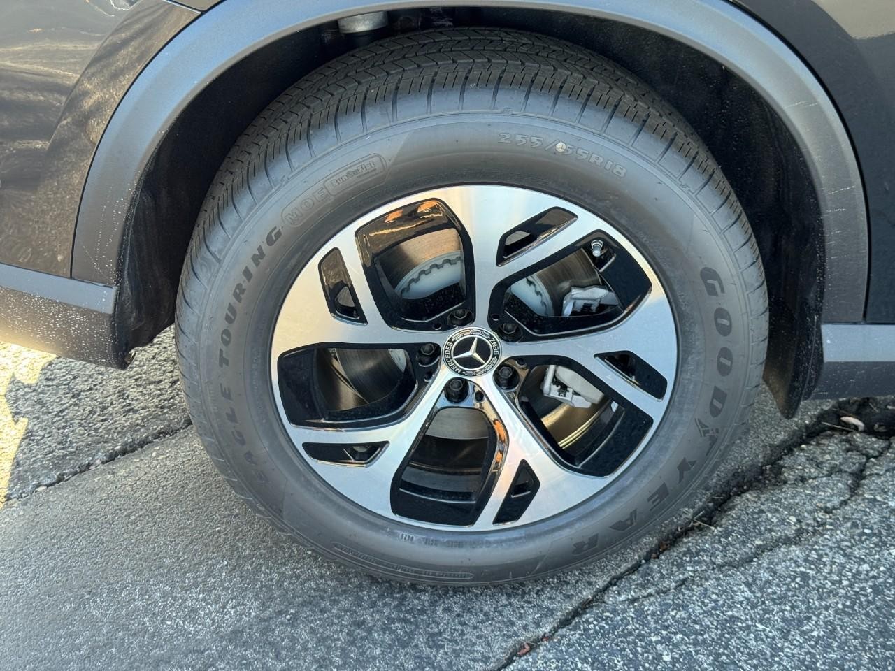 Mercedes-Benz GLC Vehicle Full-screen Gallery Image 6