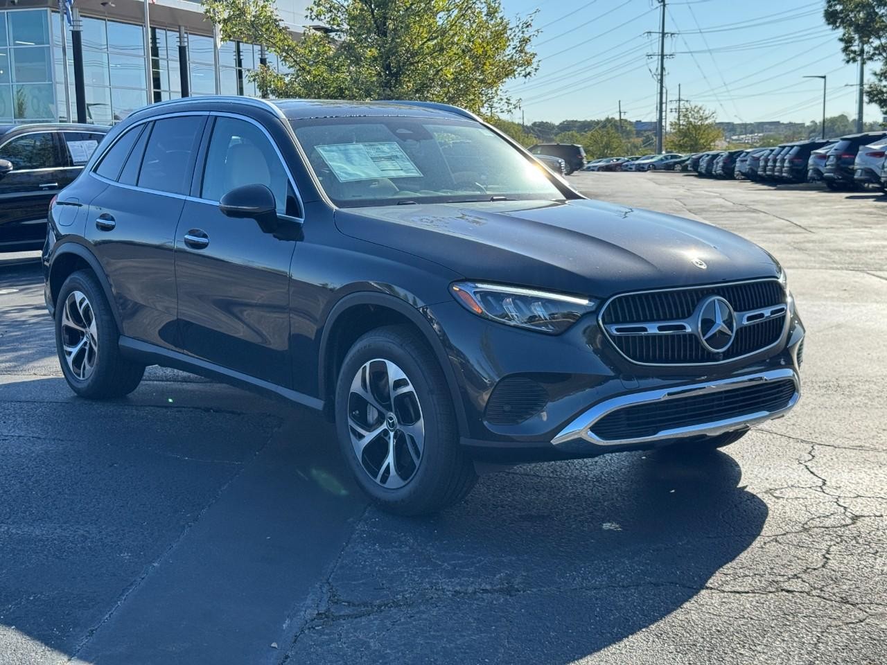 Mercedes-Benz GLC Vehicle Full-screen Gallery Image 7