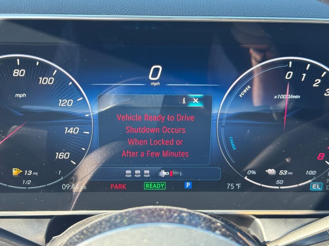 Mercedes-Benz GLC Vehicle Full-screen Gallery Image 24