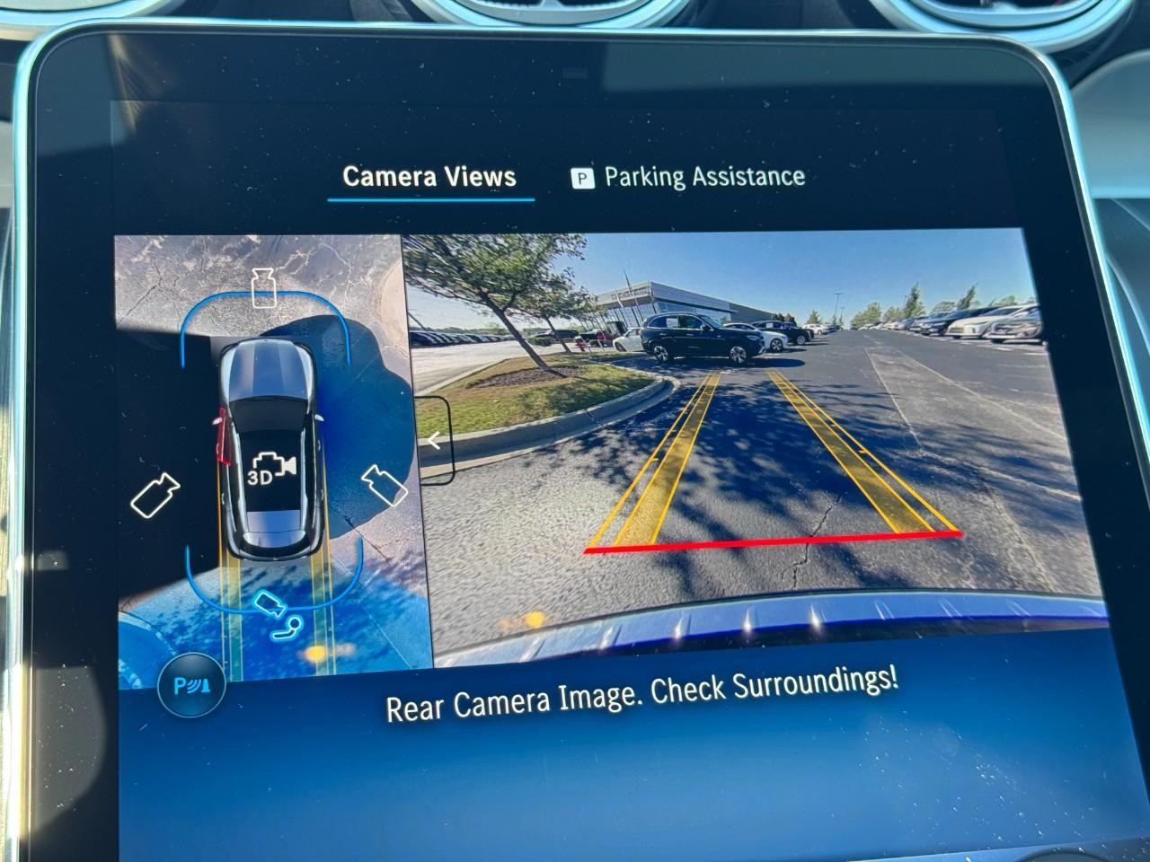 Mercedes-Benz GLC Vehicle Full-screen Gallery Image 25