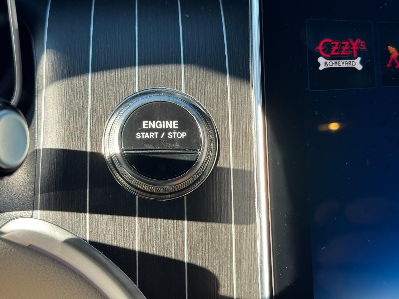 Mercedes-Benz GLC Vehicle Full-screen Gallery Image 27