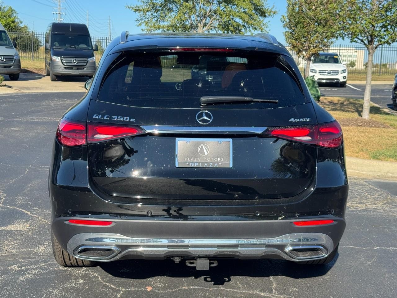 Mercedes-Benz GLC Vehicle Full-screen Gallery Image 4