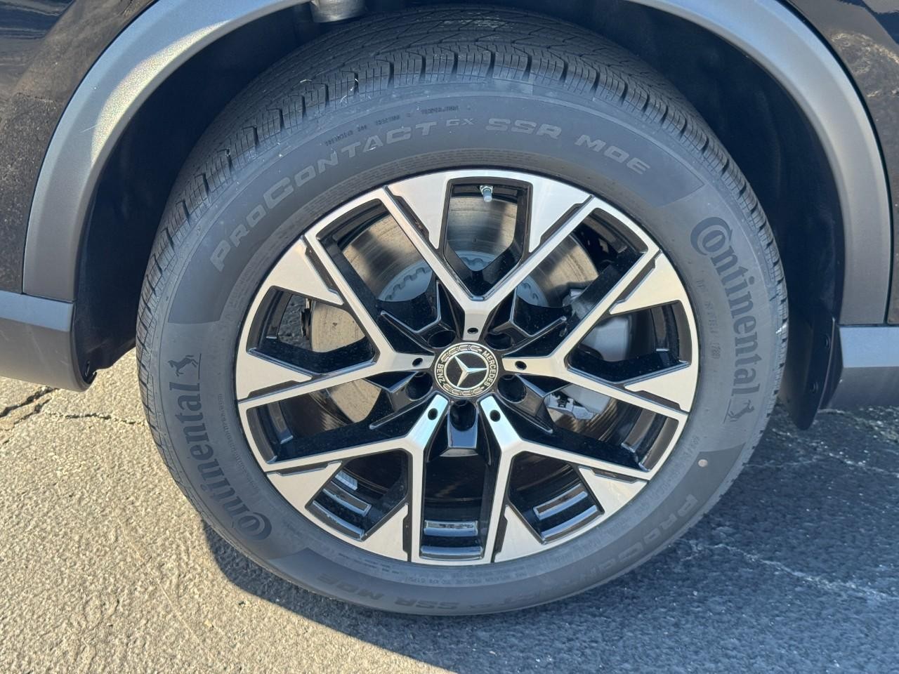 Mercedes-Benz GLC Vehicle Full-screen Gallery Image 6