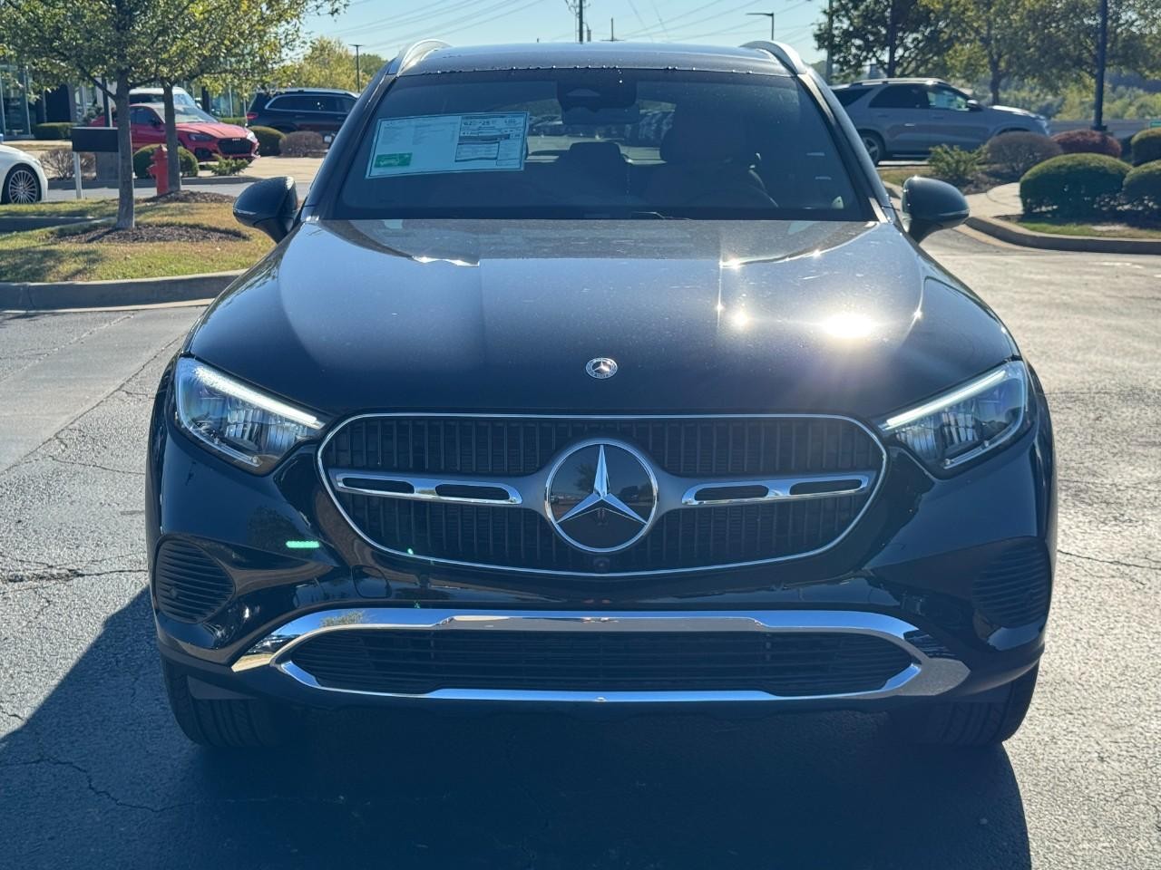 Mercedes-Benz GLC Vehicle Full-screen Gallery Image 8