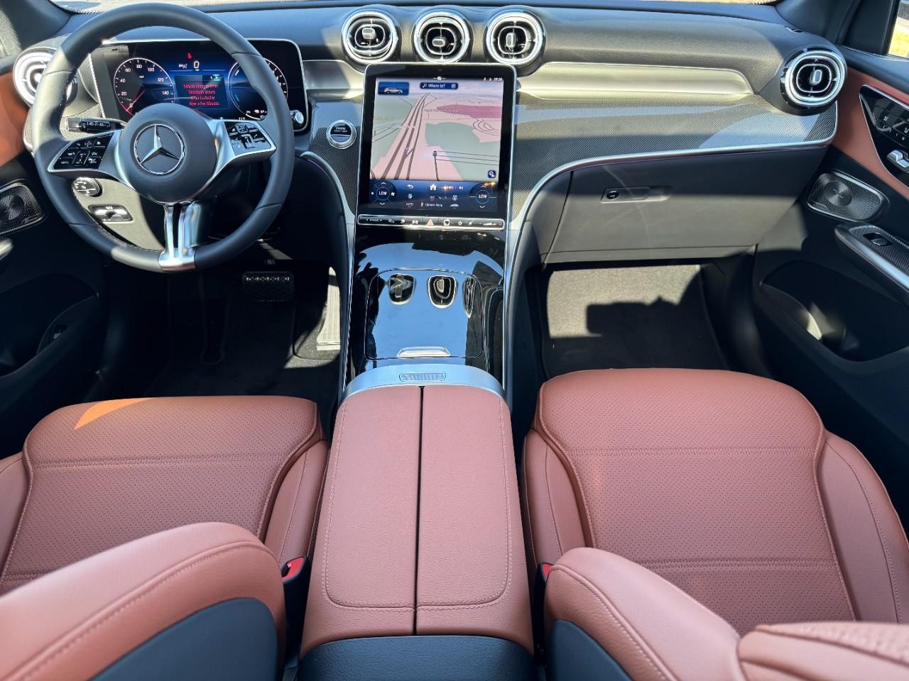 Mercedes-Benz GLC Vehicle Full-screen Gallery Image 15