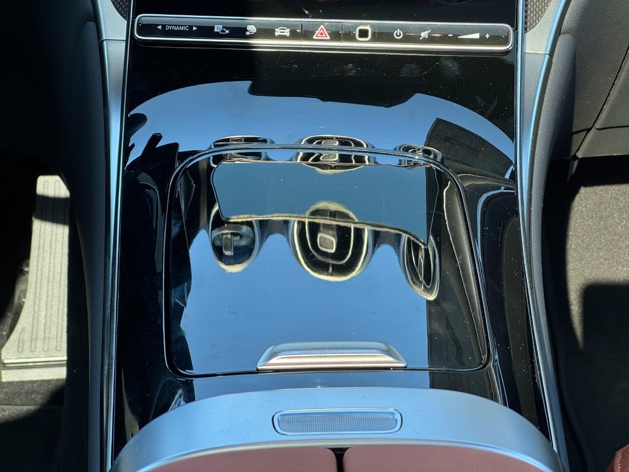 Mercedes-Benz GLC Vehicle Full-screen Gallery Image 18