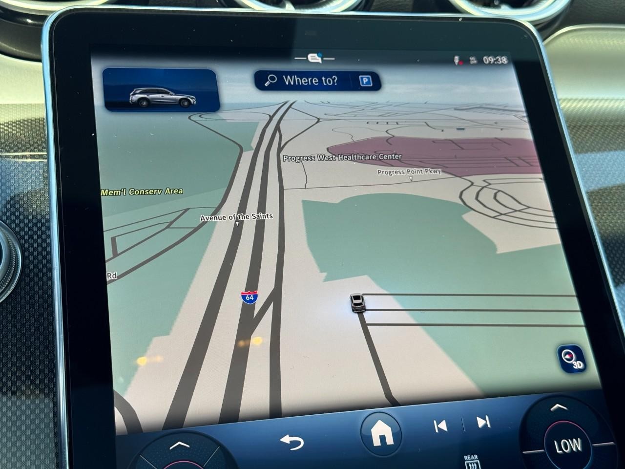 Mercedes-Benz GLC Vehicle Full-screen Gallery Image 25