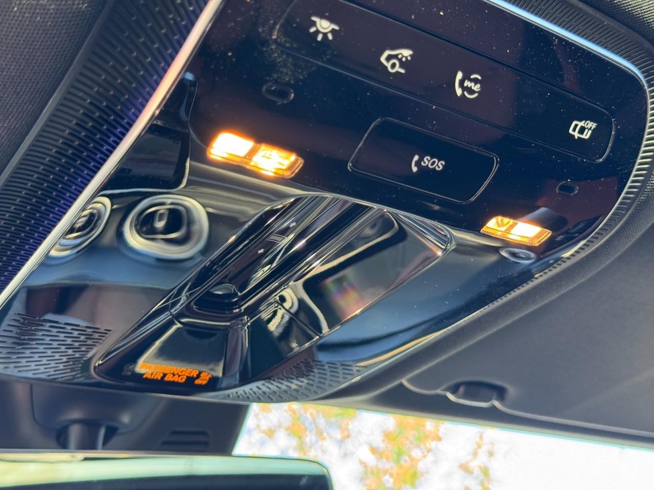 Mercedes-Benz GLC Vehicle Full-screen Gallery Image 28