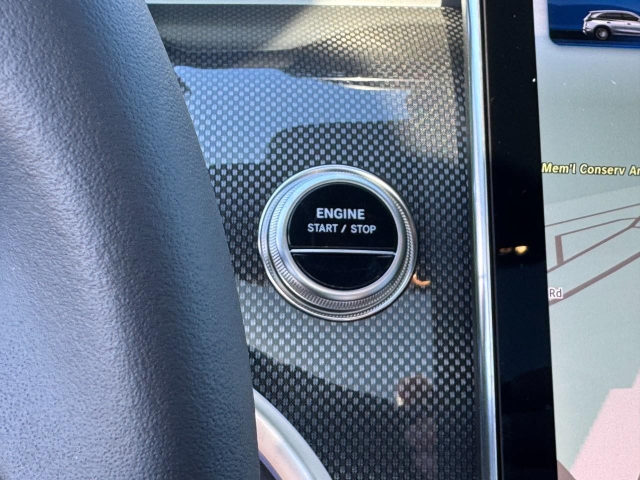 Mercedes-Benz GLC Vehicle Full-screen Gallery Image 29