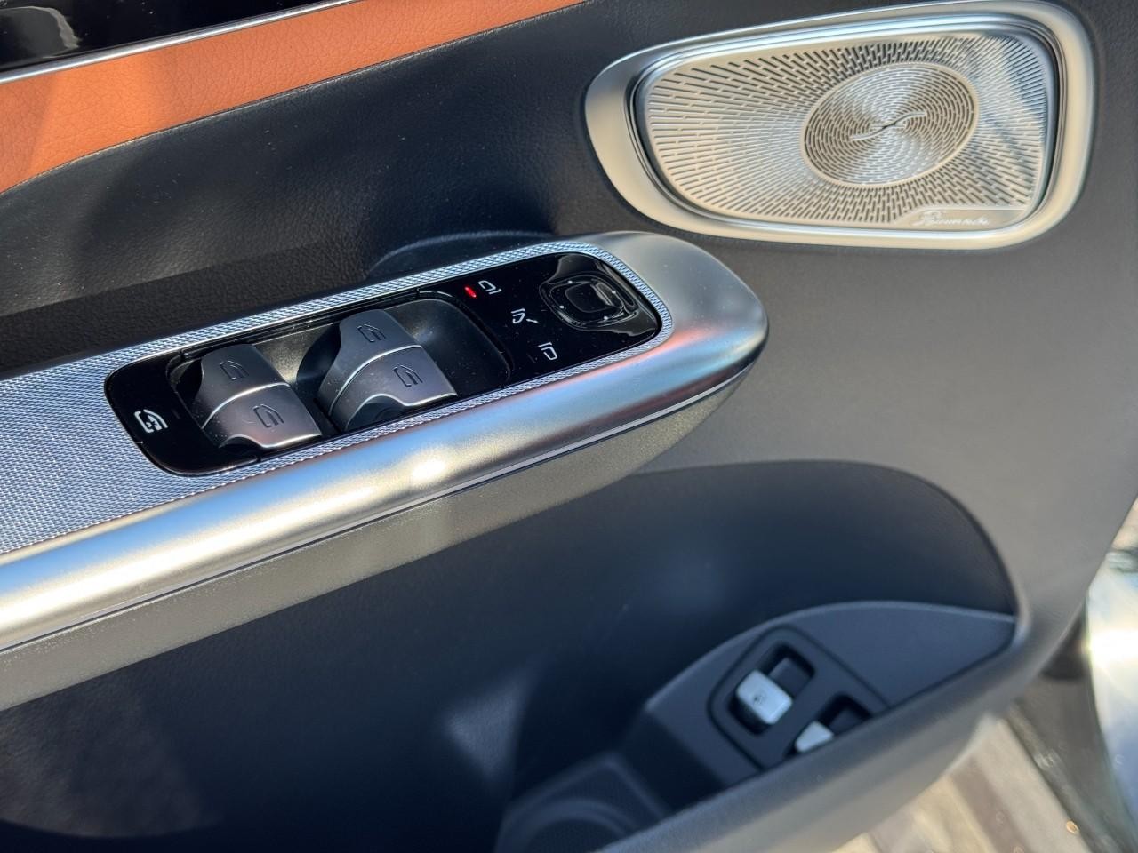 Mercedes-Benz GLC Vehicle Full-screen Gallery Image 31