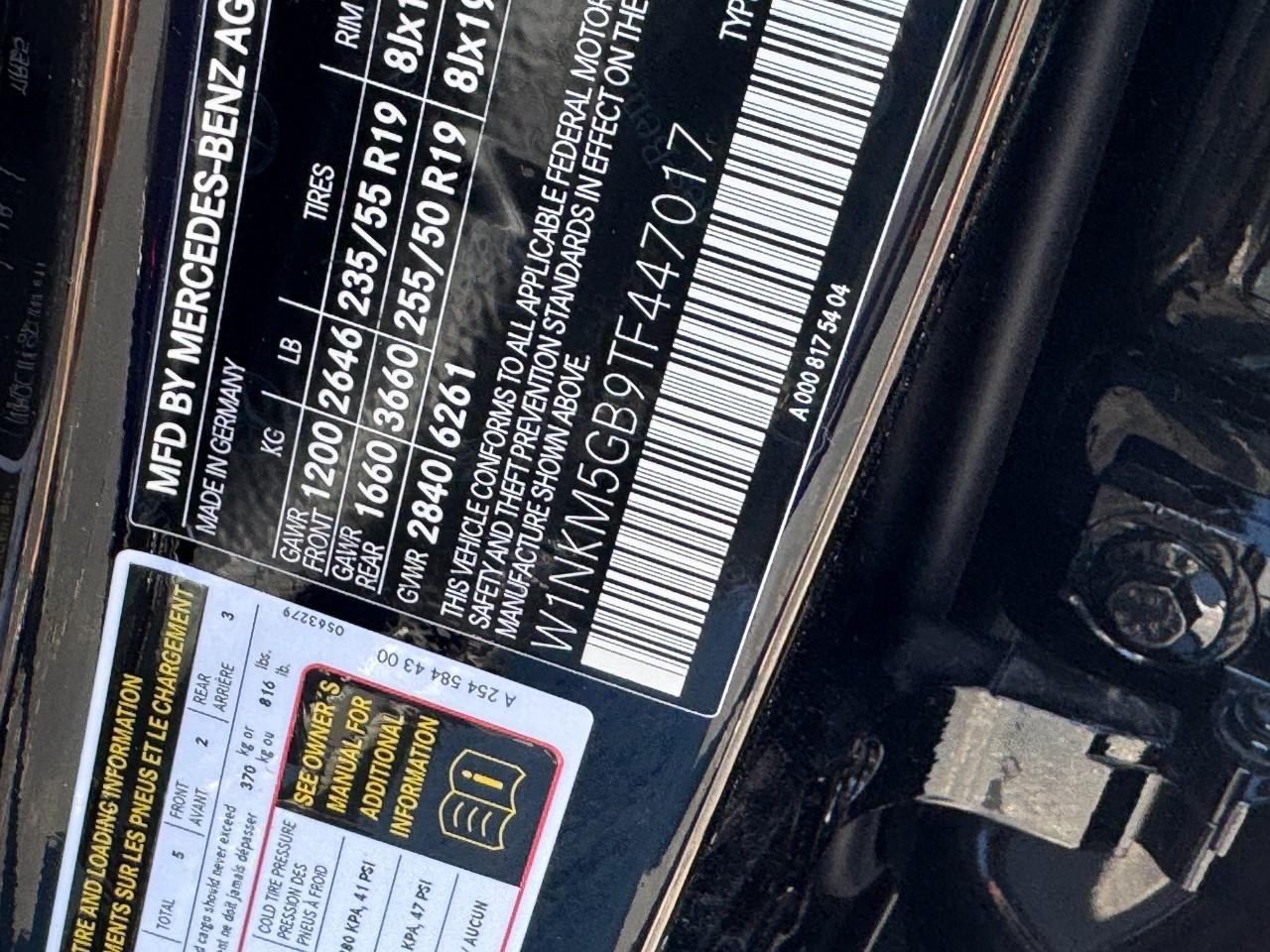 Mercedes-Benz GLC Vehicle Full-screen Gallery Image 35