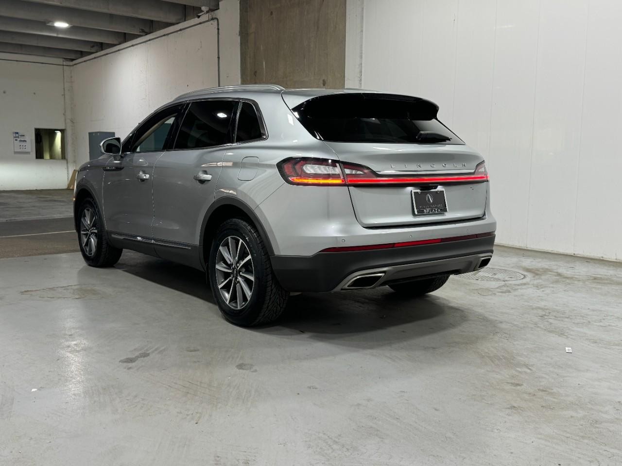 Lincoln Nautilus Vehicle Full-screen Gallery Image 3