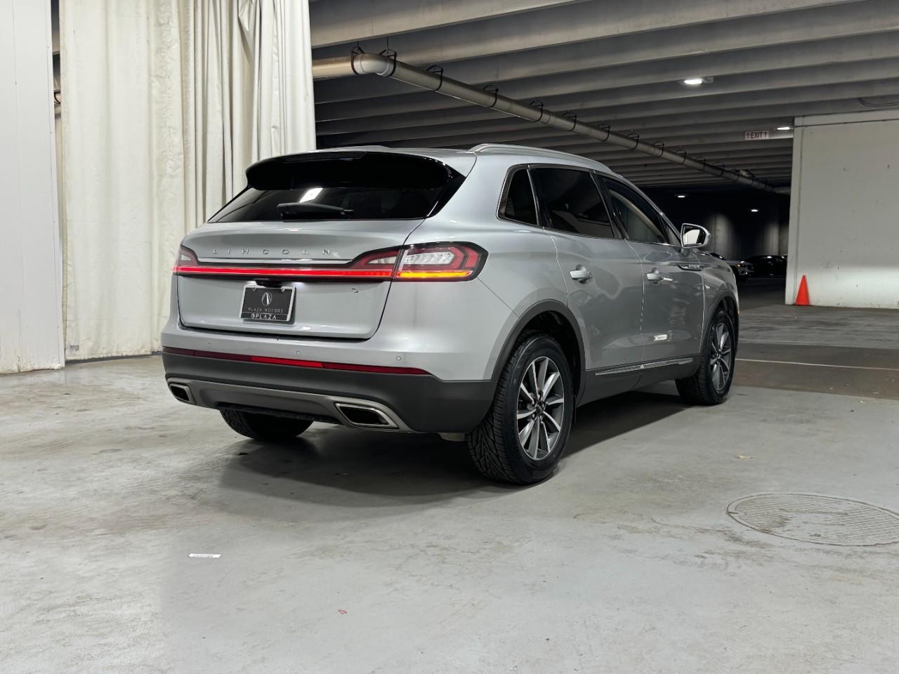 Lincoln Nautilus Vehicle Full-screen Gallery Image 4