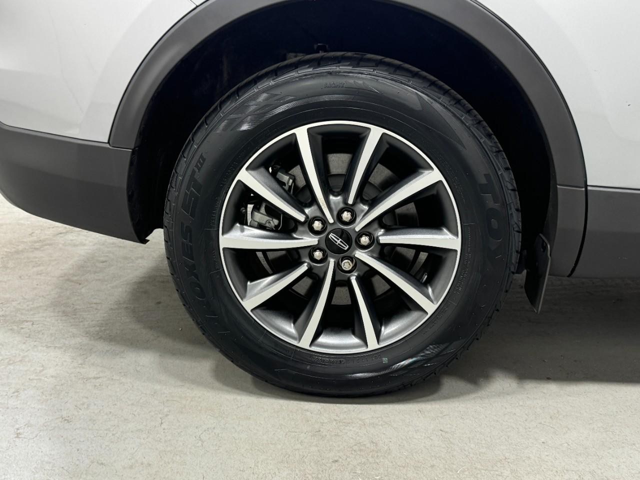 Lincoln Nautilus Vehicle Full-screen Gallery Image 5