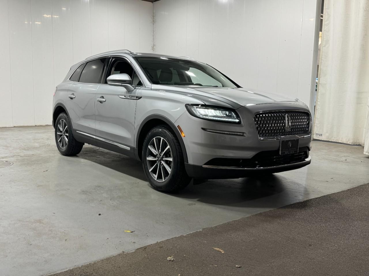 Lincoln Nautilus Vehicle Full-screen Gallery Image 6