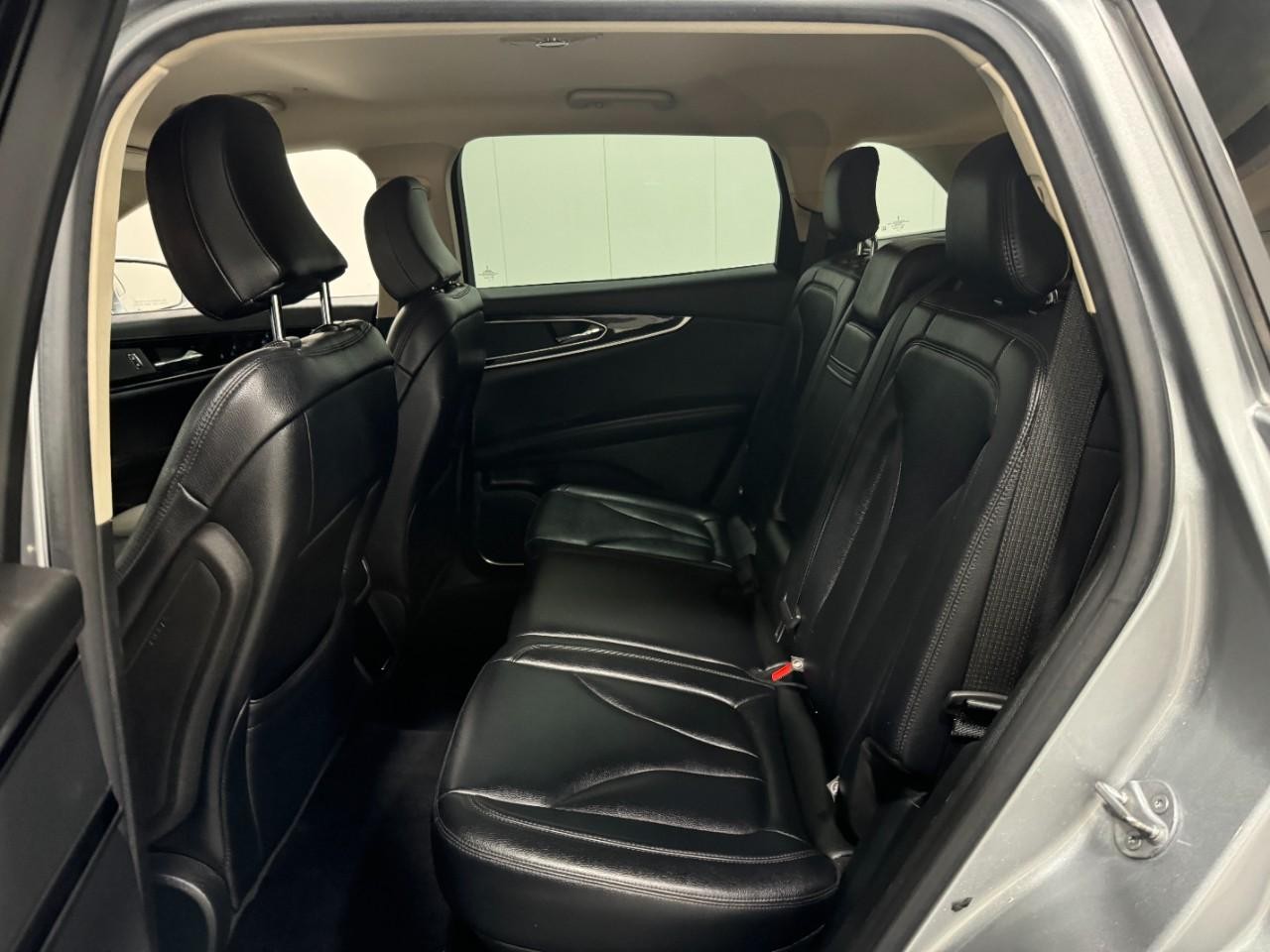 Lincoln Nautilus Vehicle Full-screen Gallery Image 8