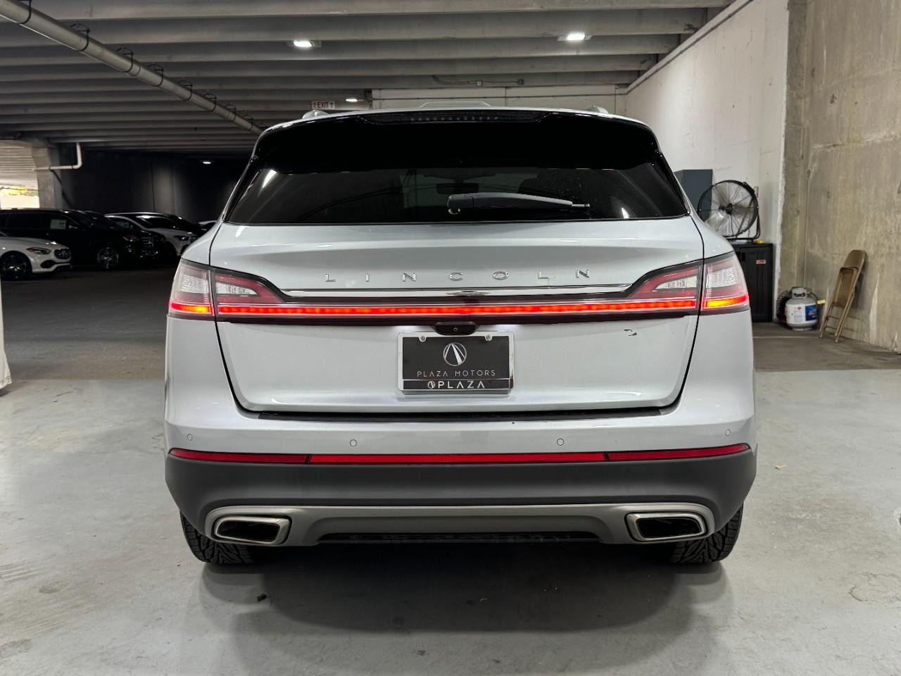 Lincoln Nautilus Vehicle Full-screen Gallery Image 9