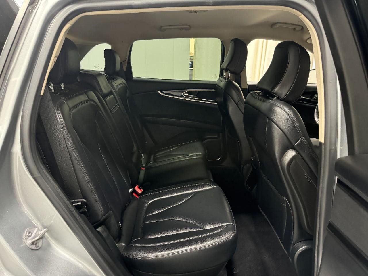 Lincoln Nautilus Vehicle Full-screen Gallery Image 10