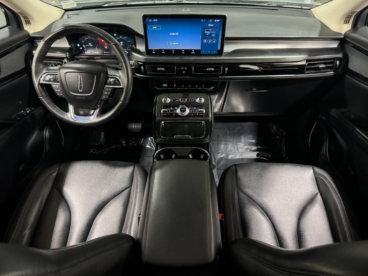 Lincoln Nautilus Vehicle Full-screen Gallery Image 11