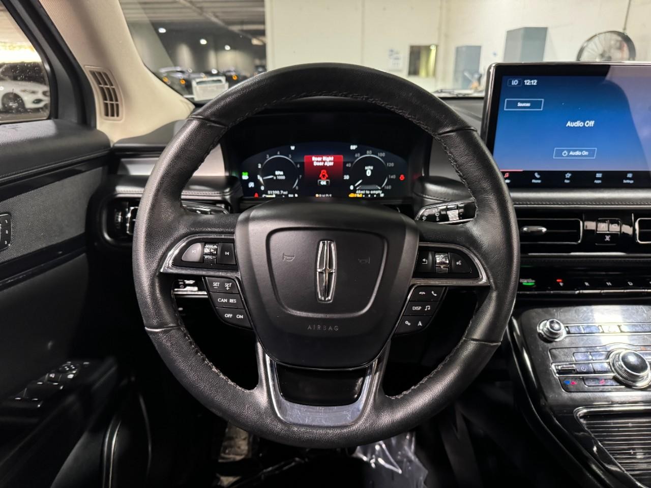 Lincoln Nautilus Vehicle Full-screen Gallery Image 12