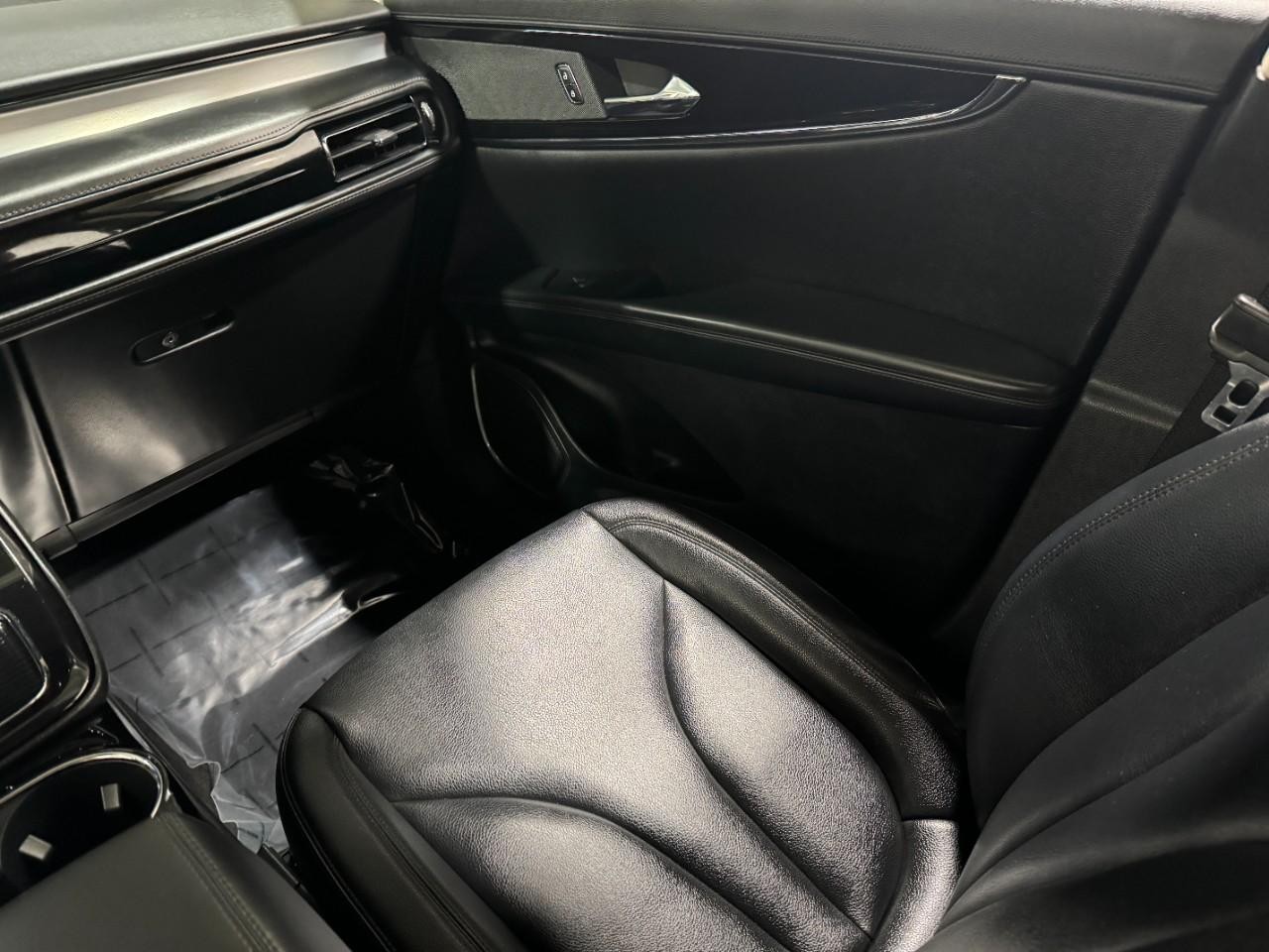 Lincoln Nautilus Vehicle Full-screen Gallery Image 15