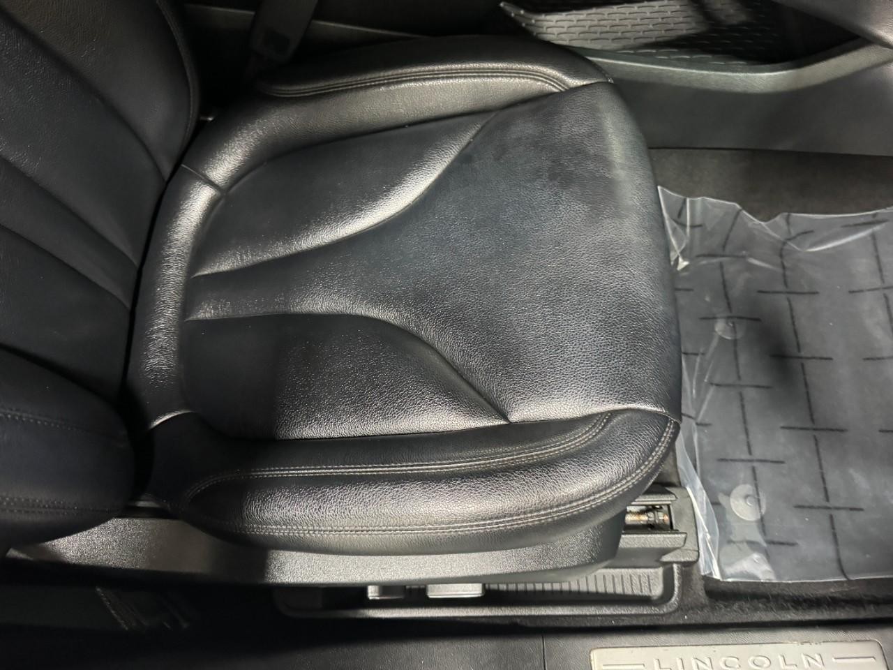 Lincoln Nautilus Vehicle Full-screen Gallery Image 17