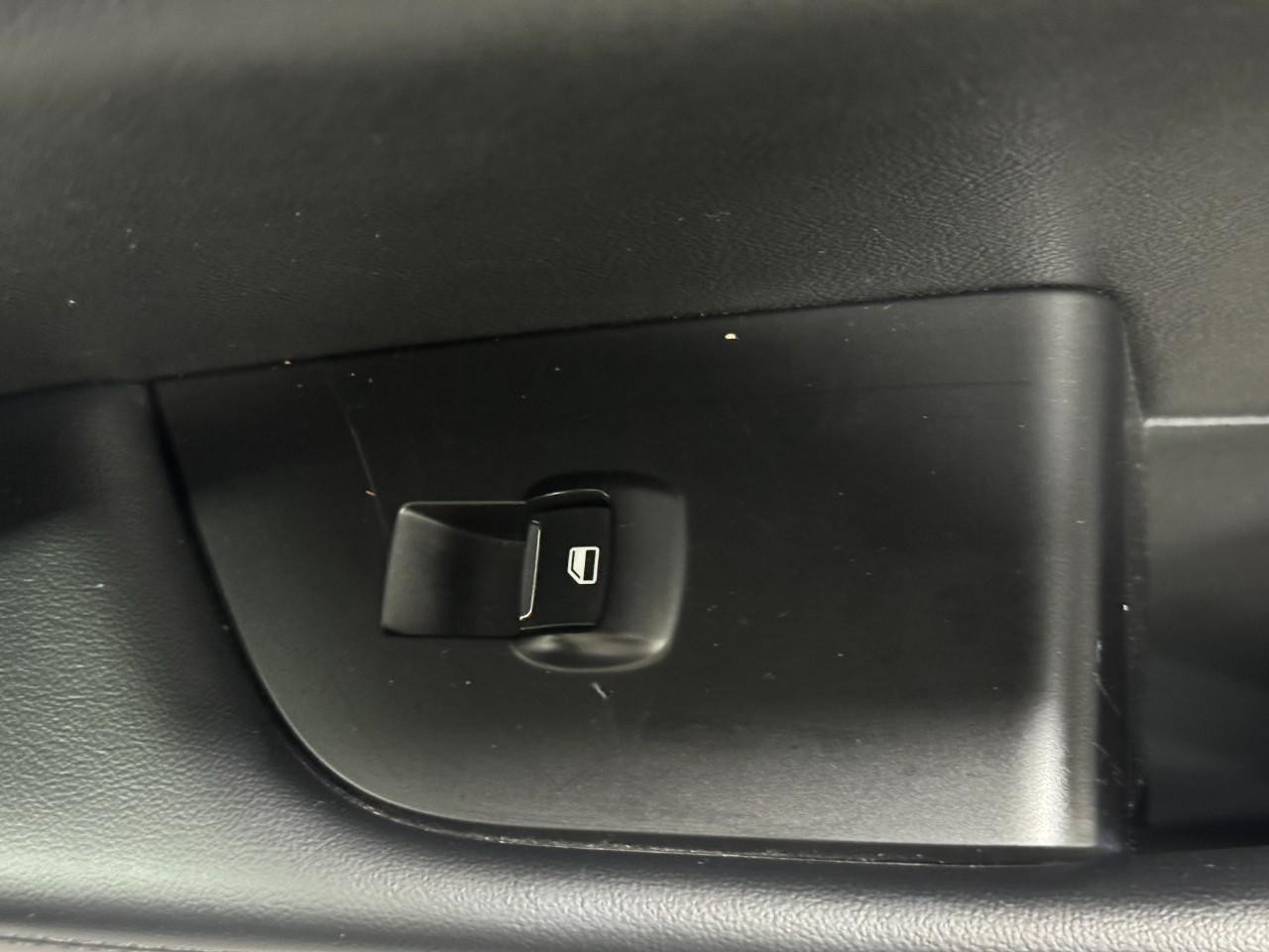 Lincoln Nautilus Vehicle Full-screen Gallery Image 20